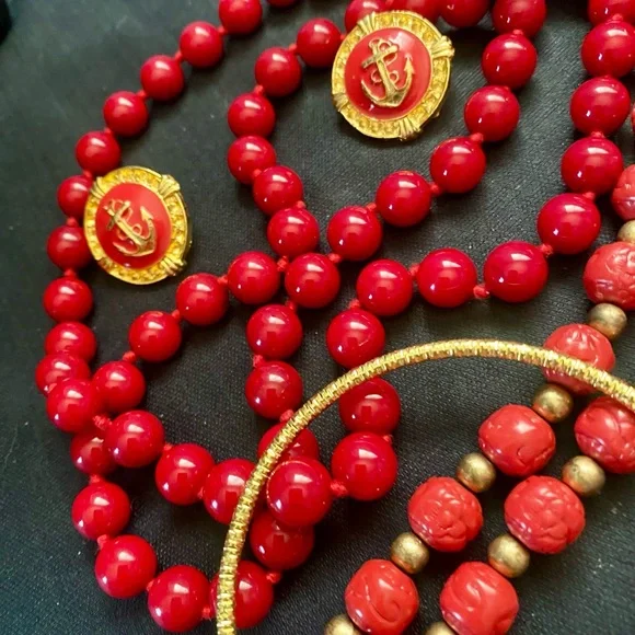 Vintage Carved Red & Glass Beaded Necklaces with gold accents earrings - Picture 10 of 12